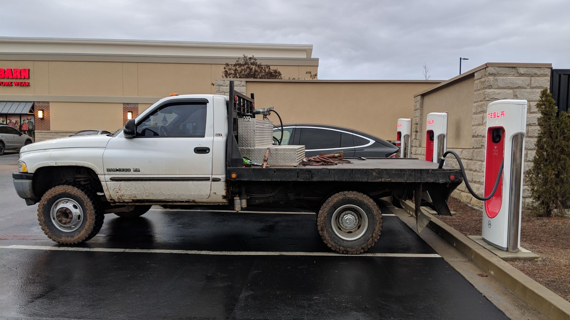 Travel Charging Made Easy: How an EV Extension Cable Can Help