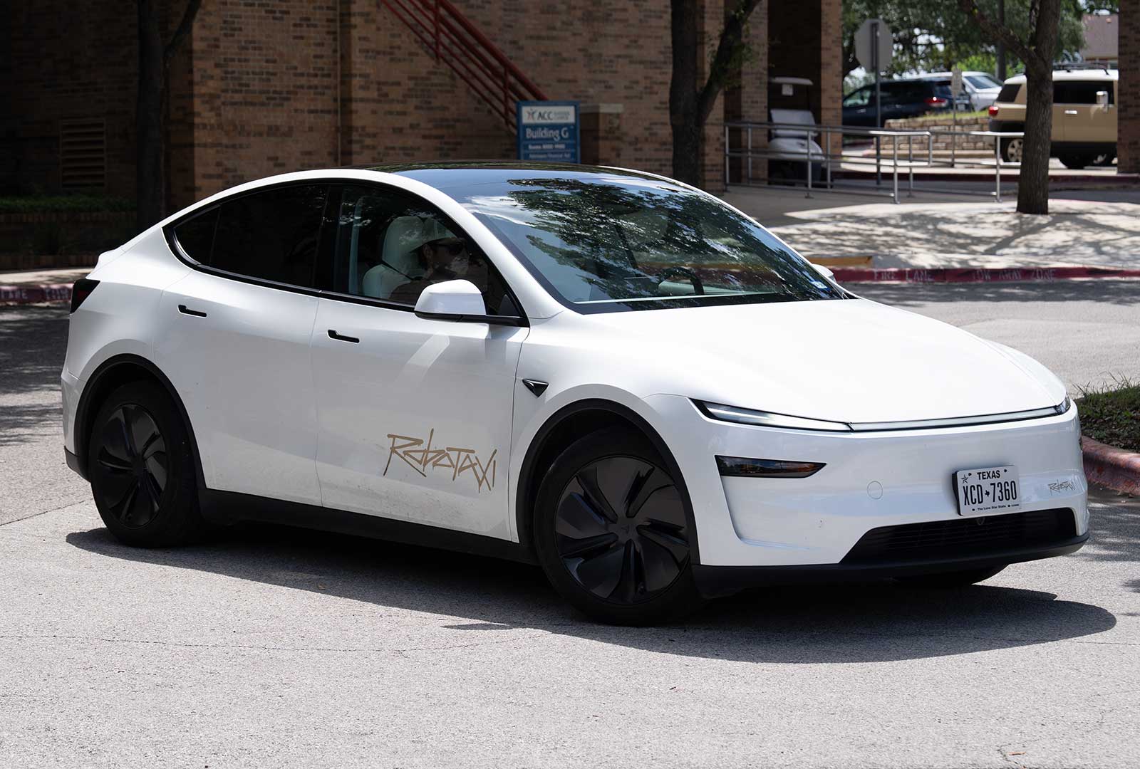 Tesla Begins Unsupervised Robotaxi Tests in Austin, Raising Stakes for Autonomy